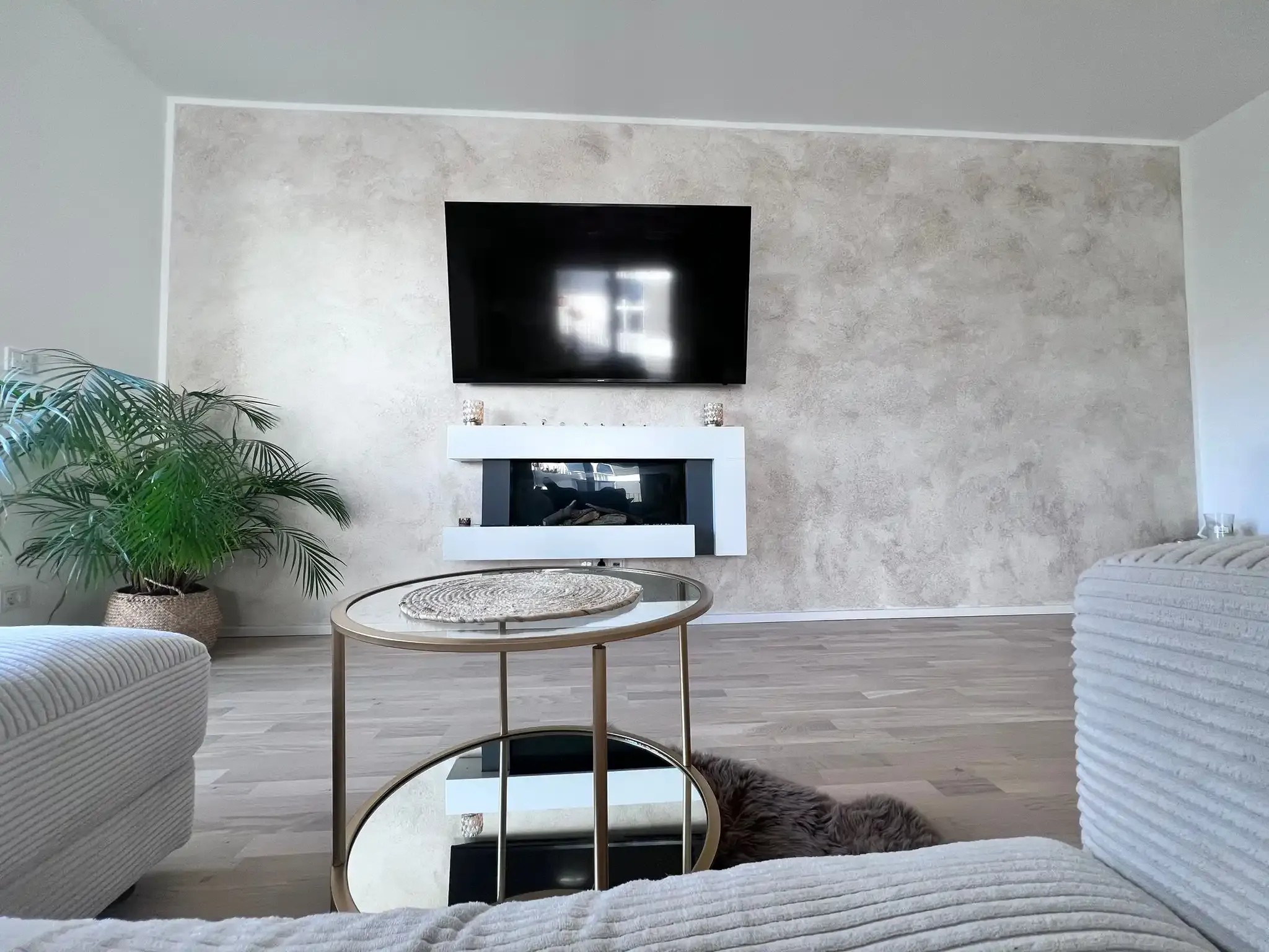 Wohnzimmerwand in italienischer Wischtechnik gestaltet